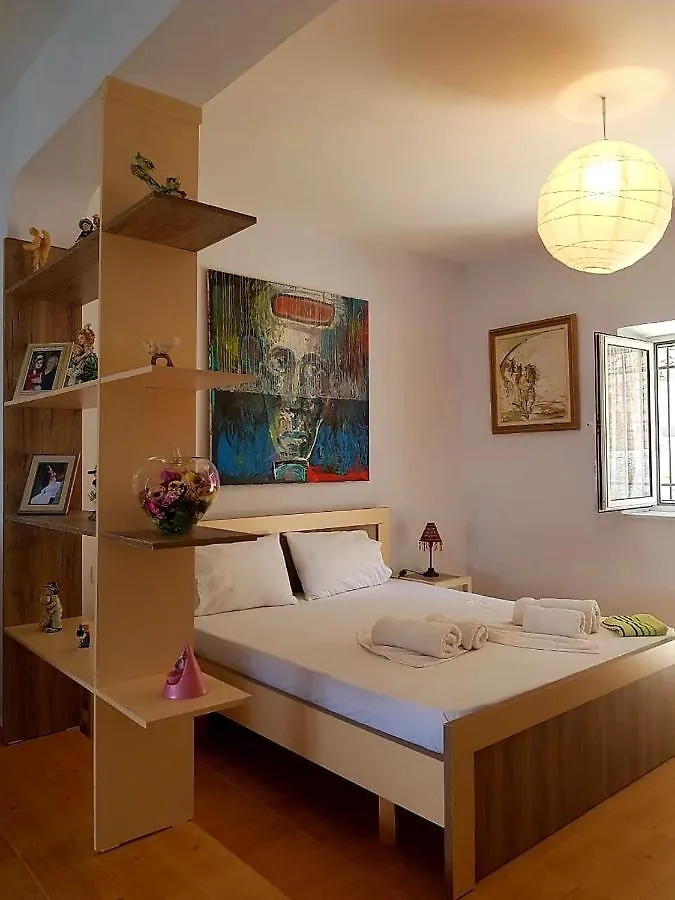 Aira Apartment Himare 0*,